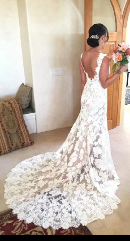 High Quality French Lace Deep V-back Wedding Dress