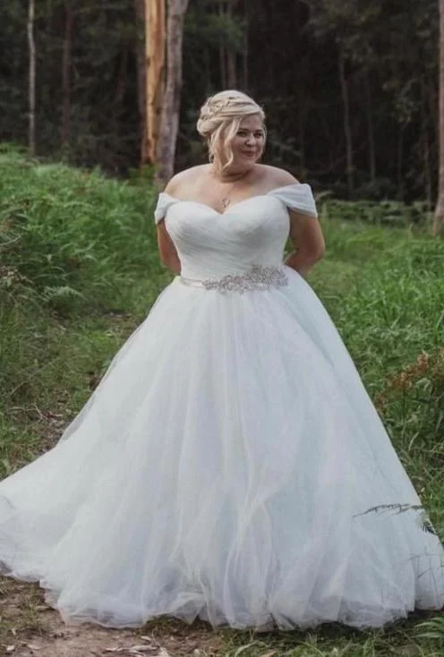 Informal Off Shoulder Sleeve Plus Size Wedding Dress