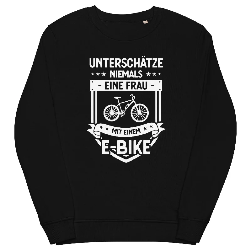 Unterschatze Niemals Eine Frau Mit Einem E-Bike - Unisex Premium Organic Sweatshirt