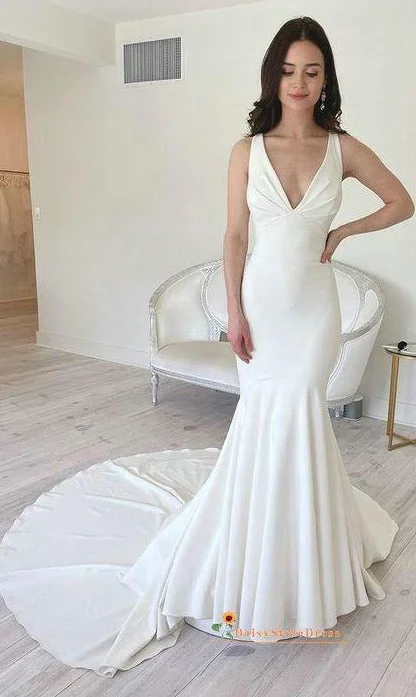 Fitted V-neck Ivory Wedding Dress