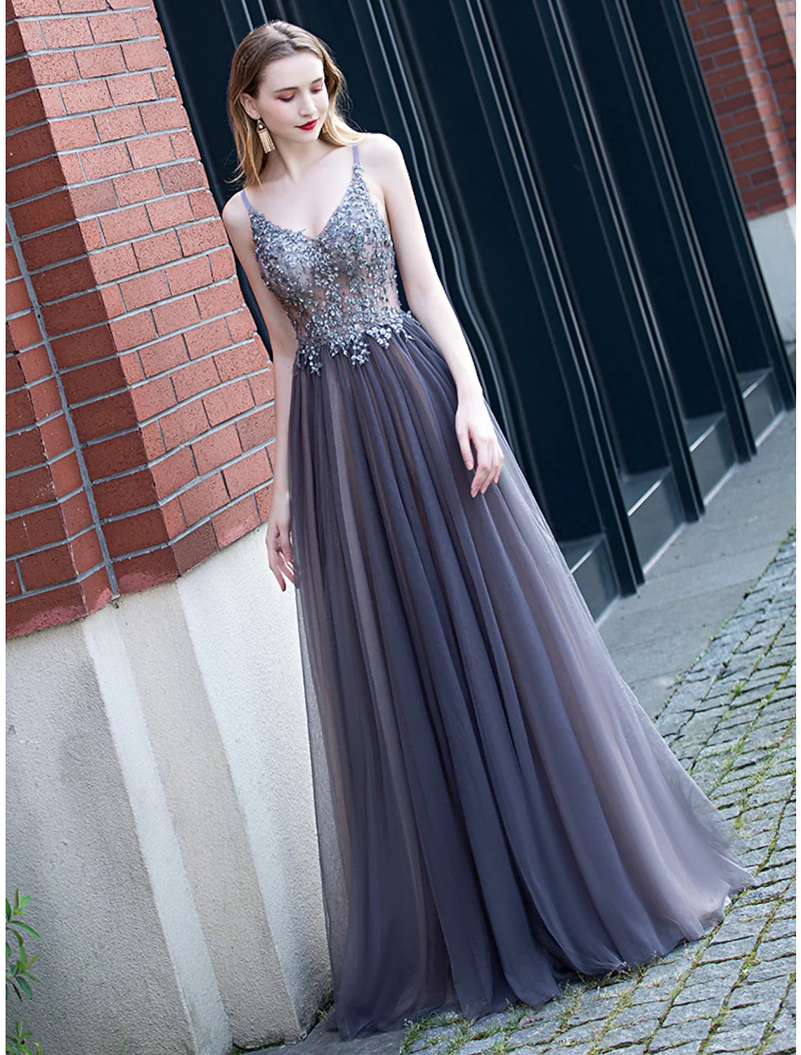 A-Line Elegant Party Prom Dress V Neck Sleeveless Floor Length Tulle Pleats Appliques