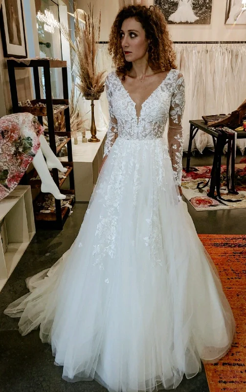 Elegant V-neckline Long Sleeve Lace Wedding Dress